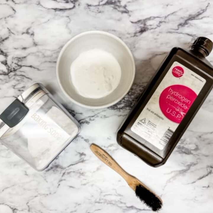 mixing baking soda and hydrogen peroxide for armpit stains