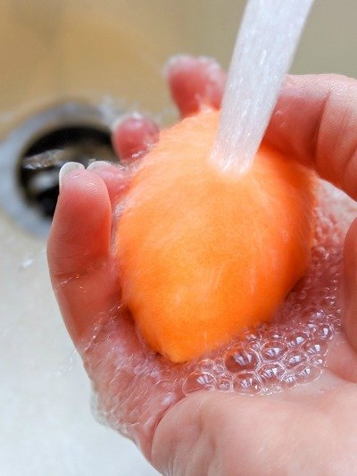 rinsing out beauty blender