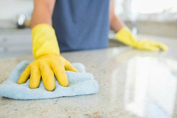 cleaning countertops with bleach