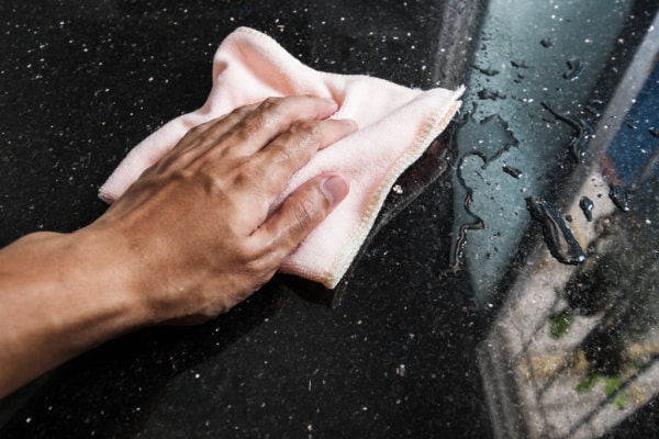 cleaning countertop