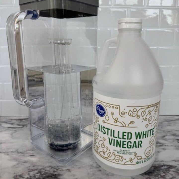 using distilled white vinegar to clean coffee makers