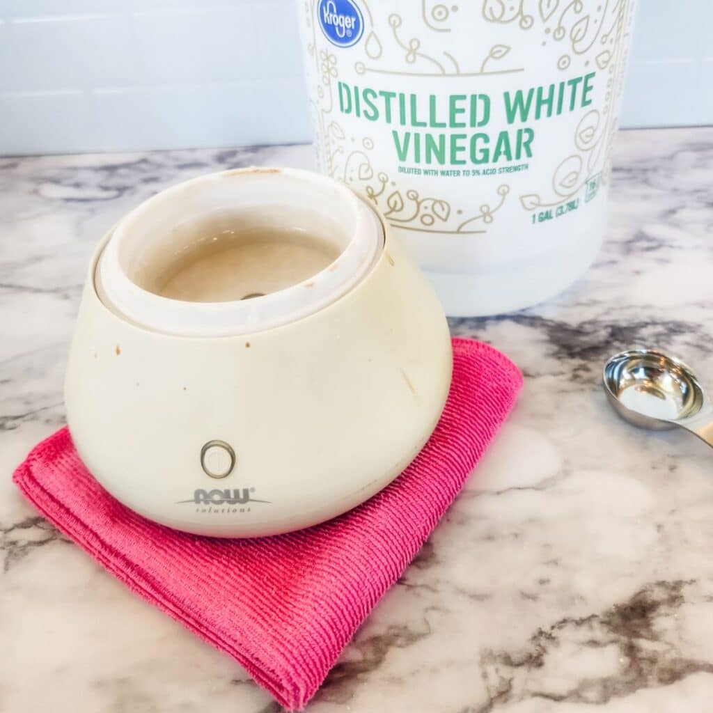 vinegar in essential oil diffuser for hard water